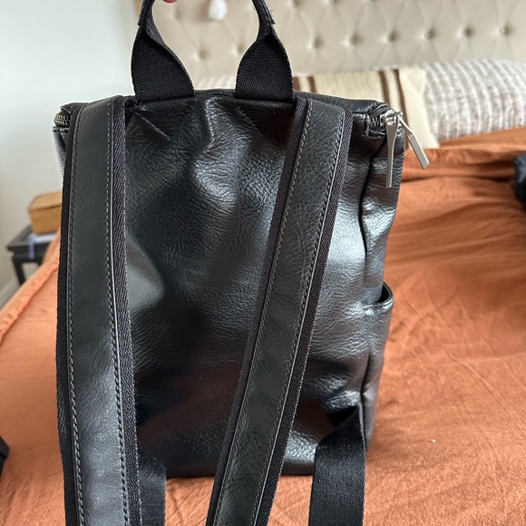 Matt & Nat Leather Backpack - Picture 6 of 7